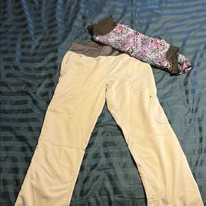 Women's Premiere Healing Hands Multicolor Patterned Top with Pants